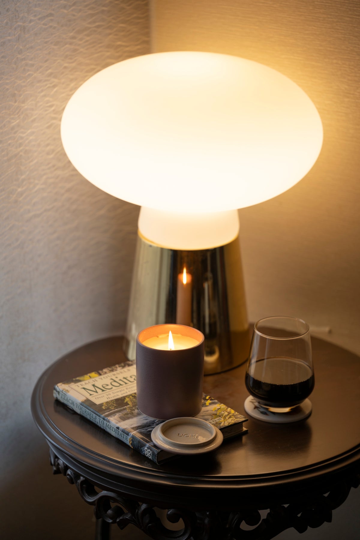 Mauve ceramic candle with vetiver fragrance