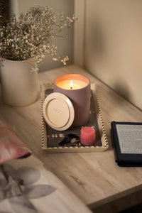 Mauve ceramic candle with vetiver fragrance from The Uchi Store