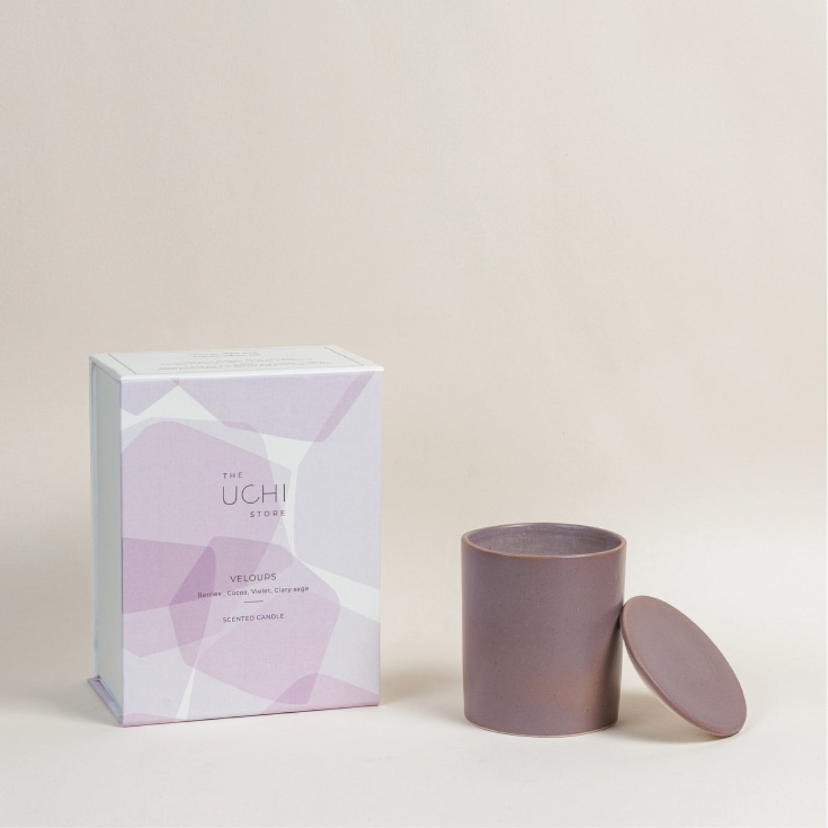 Velours scented candle by The Uchi Store with cocoa and berries fragrance